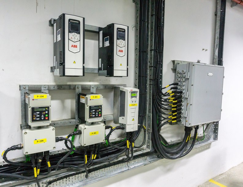 Choosing between variable speed drives and soft starters